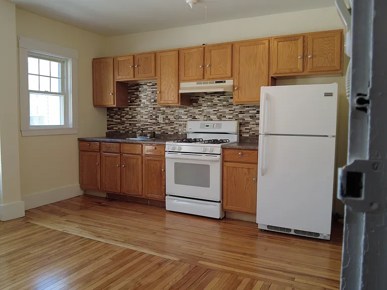 12 E Main St #5 — Photo 3
