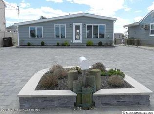 16 Amherst Dr, Bayville, NJ 08721