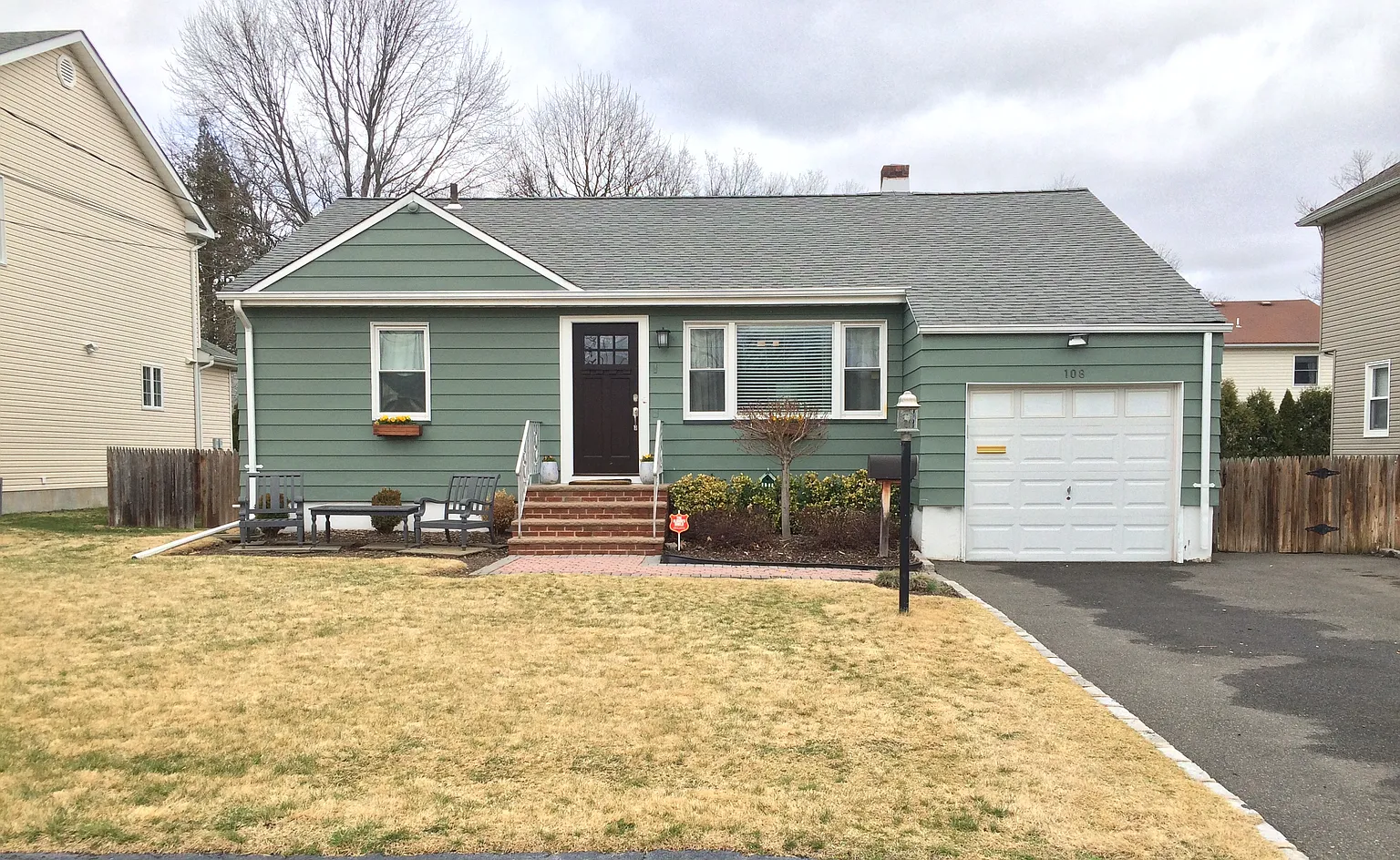 108 Kipling Ave photo 1