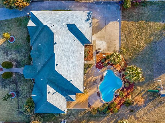 2nd image of 813 Shady Bend Dr