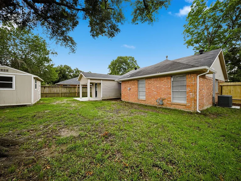 16310 Emberwood Dr — Photo 41