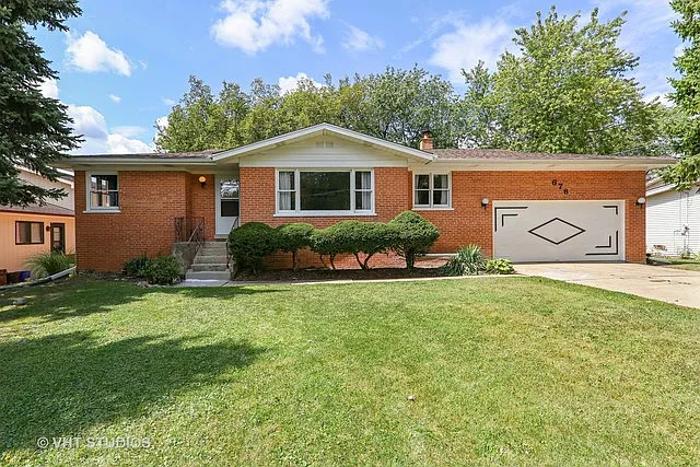 1N678 Goodrich Ave photo 1