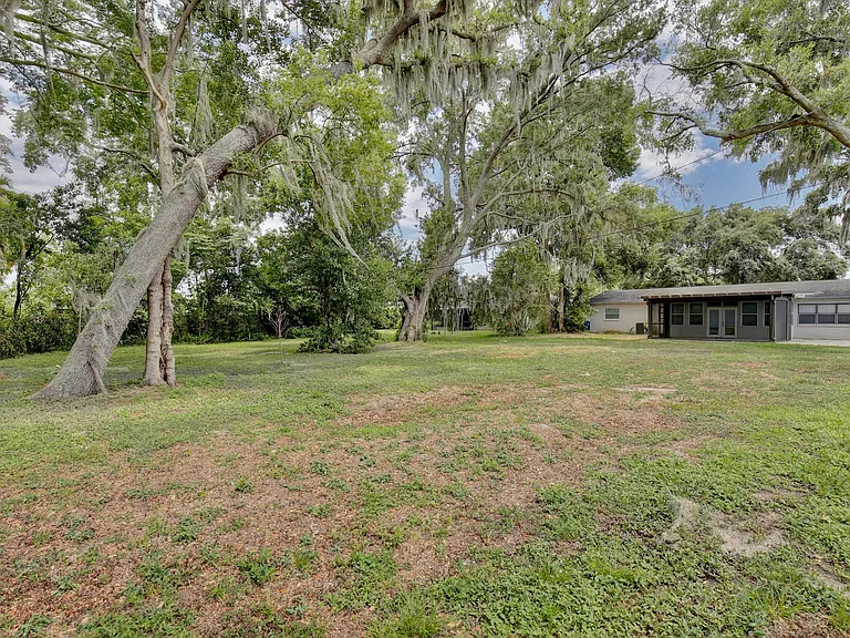 2401 Albert Lee Pkwy — Photo 22