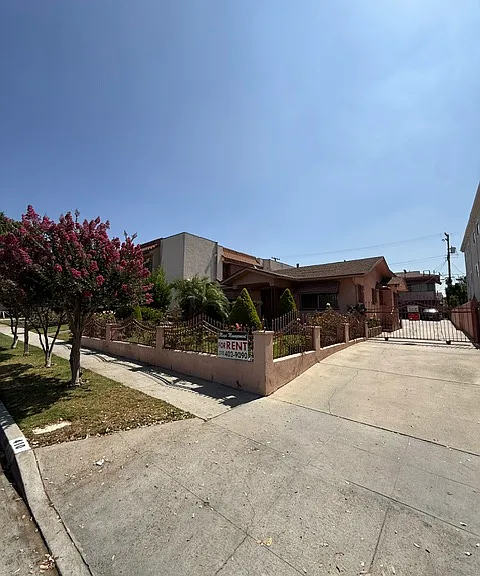 410 Fischer St — Photo 3