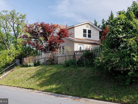 3rd image of 8615 Ridge Rd
