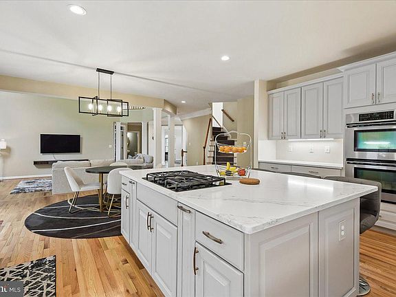 3rd image of 2010 Drovers Ln