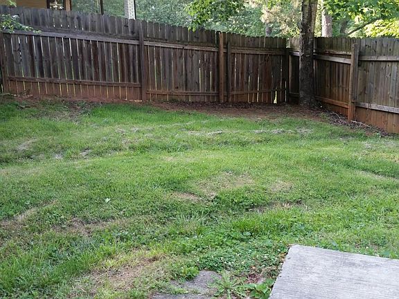5th image of 815 Castlewood Dr