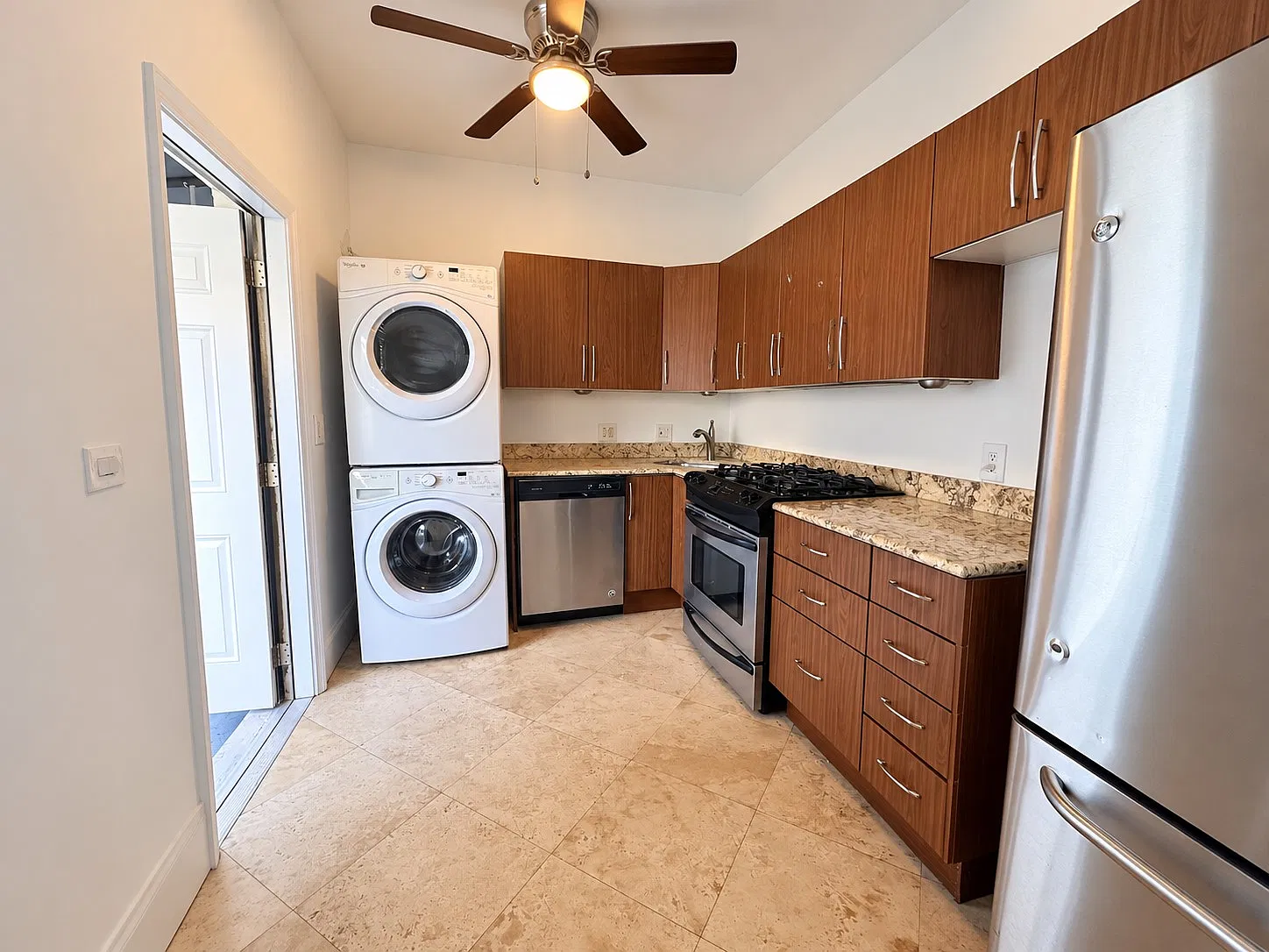 1 bed, 650 sqft, $2,350 — Photo 3