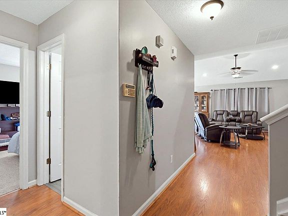 4th image of 18 Buckhead Ln