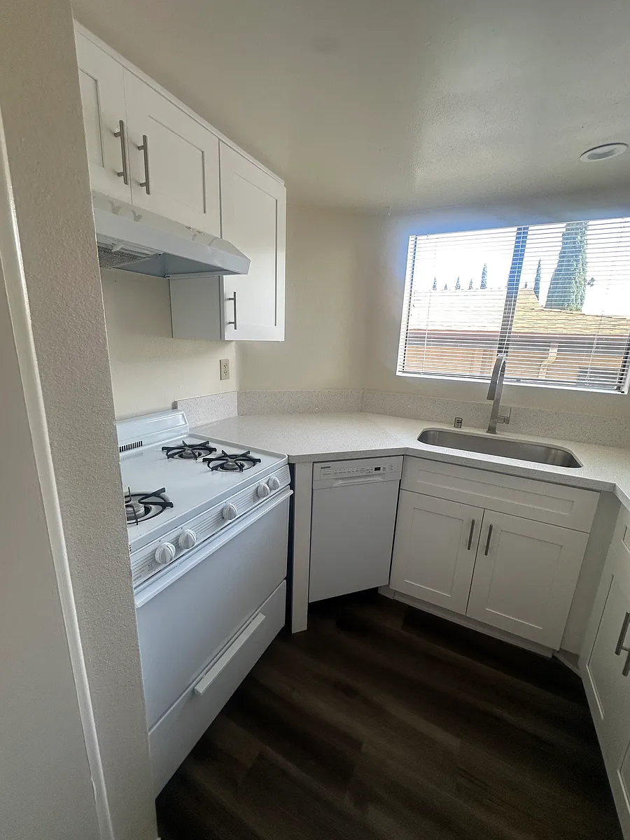 Building Photo - 336 N Isabel St #7