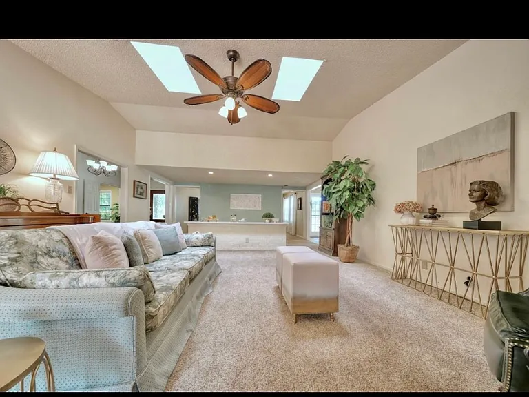 1379 Bridle Path Ln — Photo 16