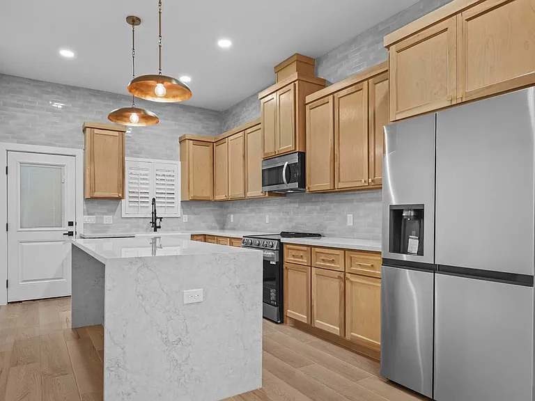 645 Esplanade Ct — Photo 6