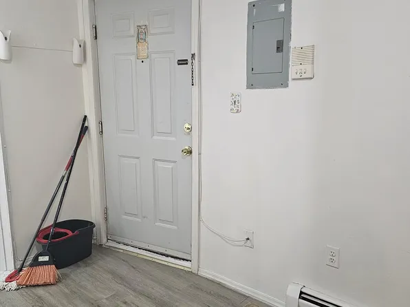 9 Vroom Street image 4 of 17