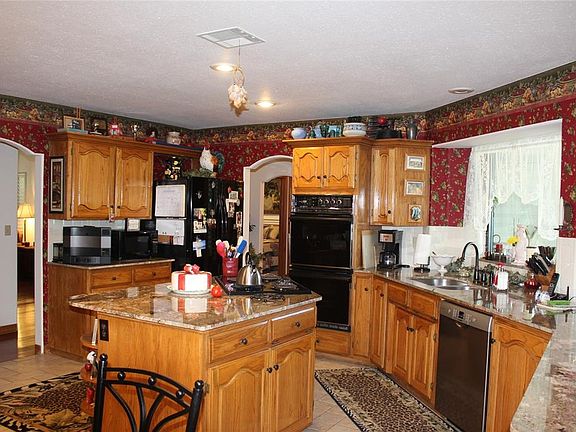 4th image of 101 Wooden Ln