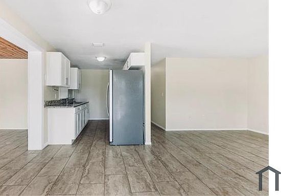 4th image of 4862 West Dr #1