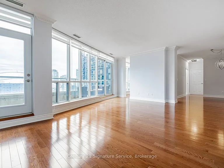 250 Wellington St W #Penthouse 36 — Photo 11