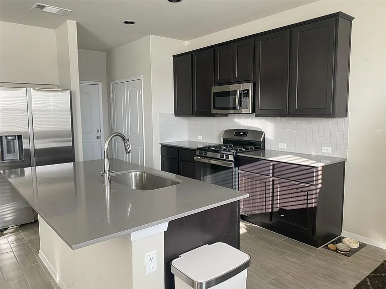 211 Living Reef Dr — Photo 7