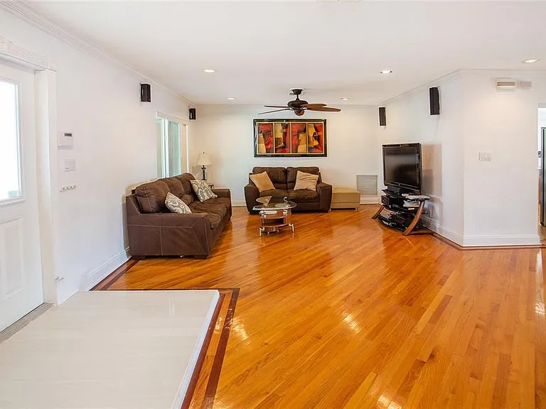 360 SE 12th Ave — Photo 10