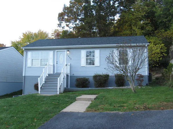 1508 D St, Waynesboro, VA 22980