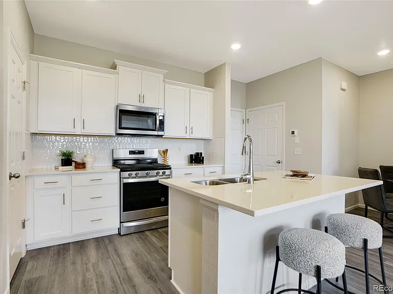 13838 Vispo Way — Photo 8