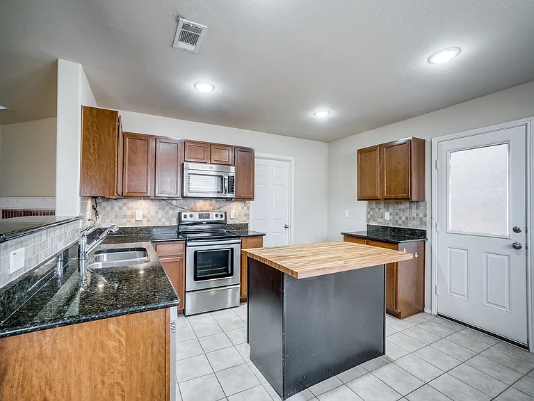 76 Daisy Dr — Photo 6