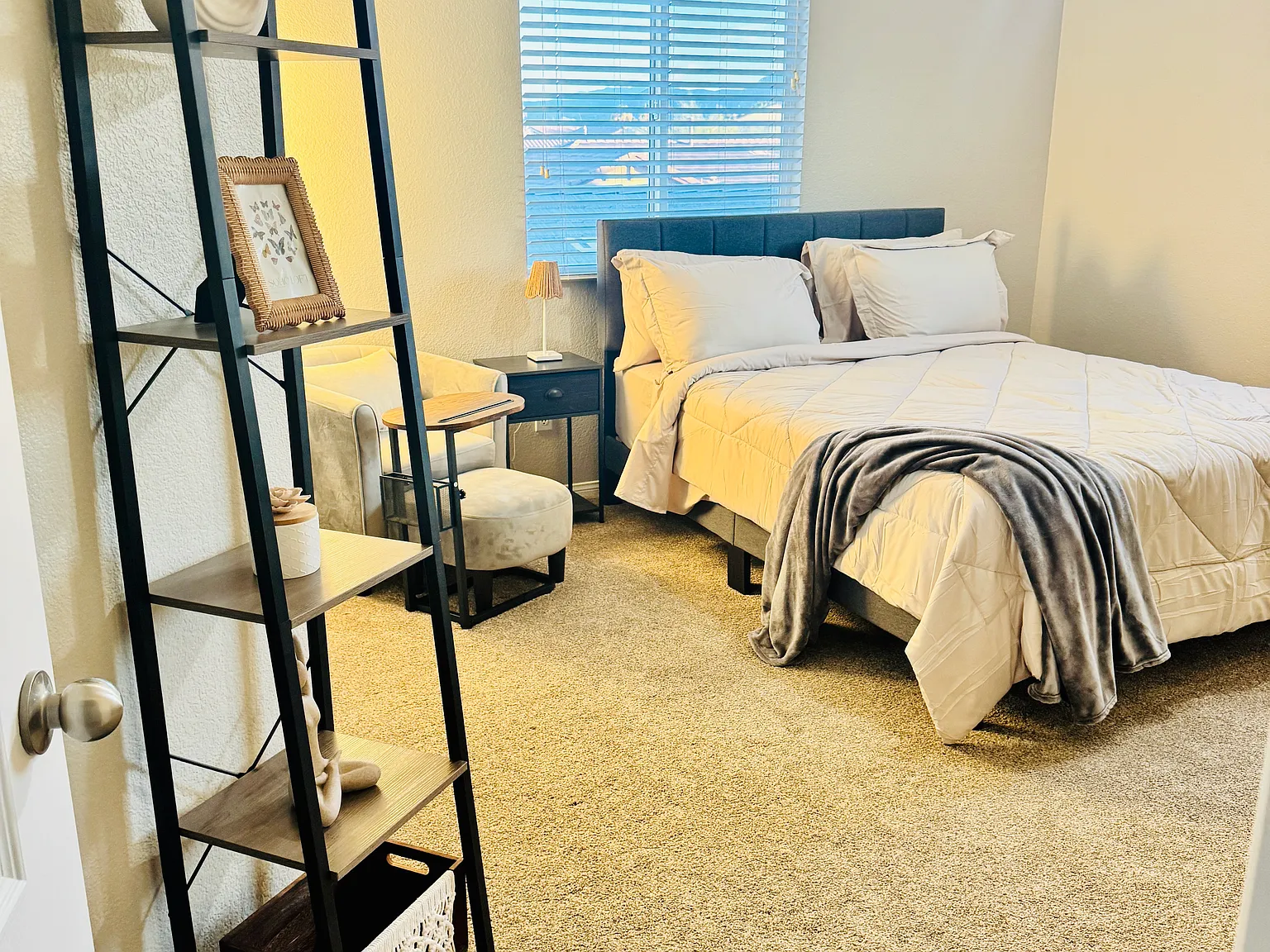 1 bed, 1919 sqft, $950 — Photo 1