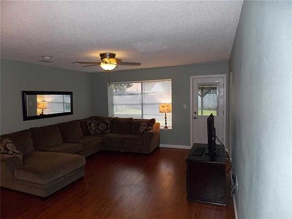 5th image of 211 N Queens Dr