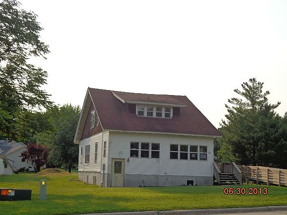 5th image of 711 N Main St