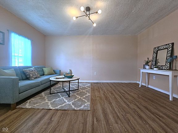 4th image of 1004 N Brady St