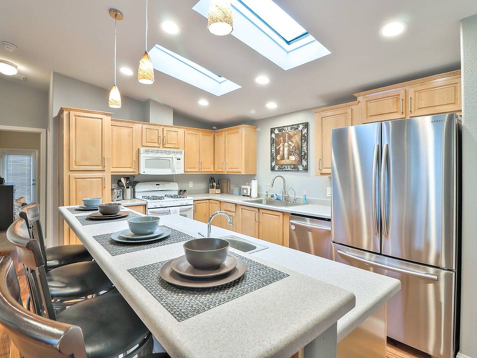 1st image of 466 Chateau La Salle Dr