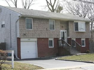 203 Irish Ln, Islip Terrace, NY 11752
