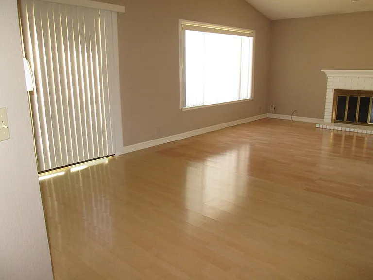 927 Lobelia Ln — Photo 6