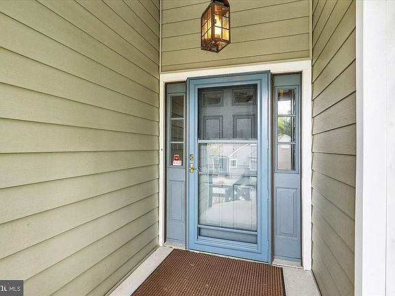 3rd image of 1928 Meadow Ln