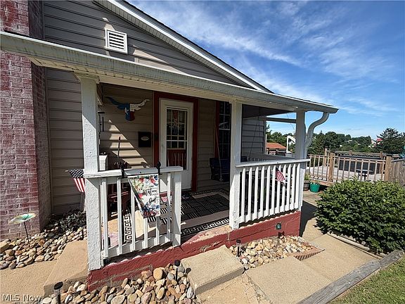 3rd image of 209 Washington St