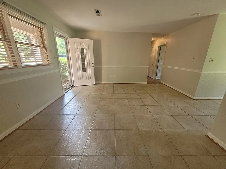 2237 Maple St — Photo 4