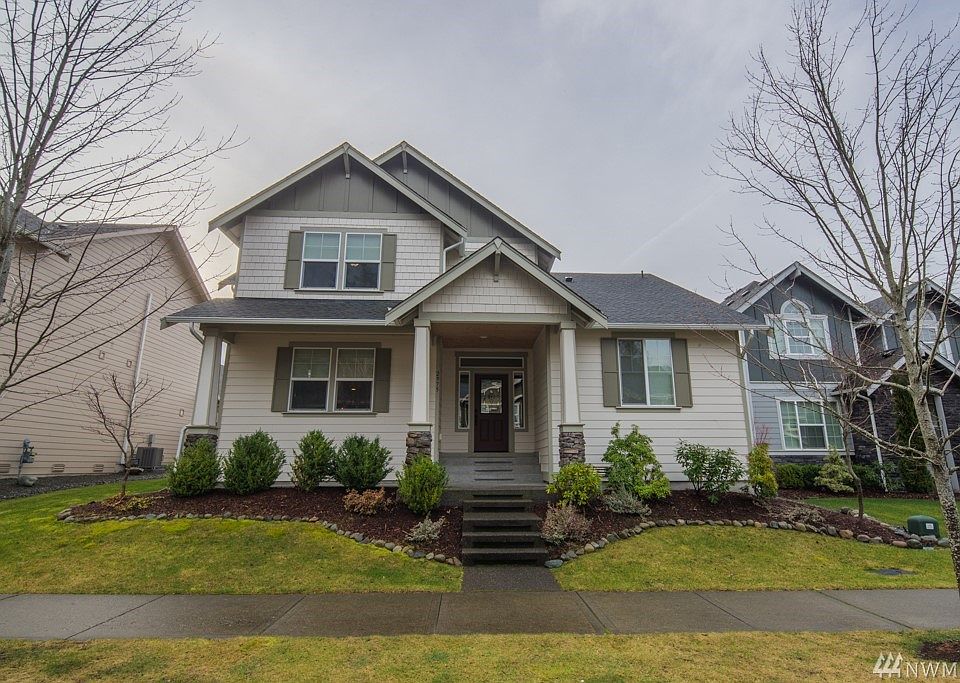 Front Entry with street parking