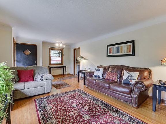 4th image of 8505 Meadow Lake Pl