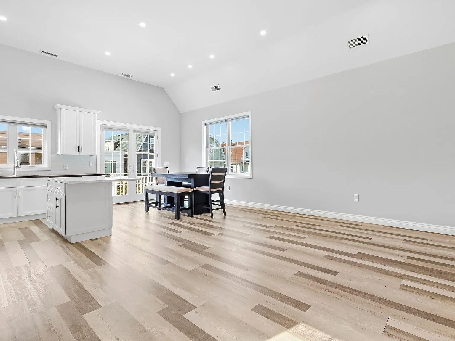 2 bed, 1.5 bath, $2,600 — Photo 3
