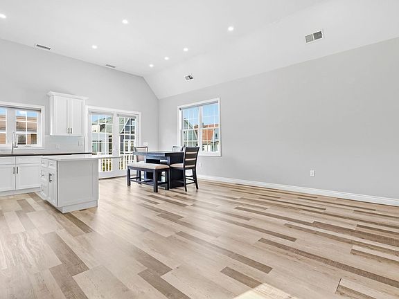 3rd image of 131 76th St #2
