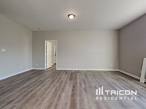 3rd image of 913 Baden Manor Dr