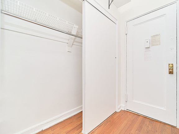 4th image of 400 W 45th St APT 3D