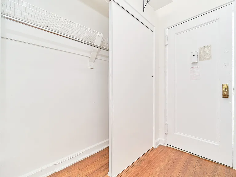 400 W 45th St #3D — Photo 4