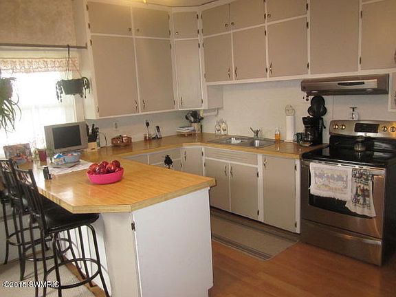 3rd image of 609 E Woodlawn Ave