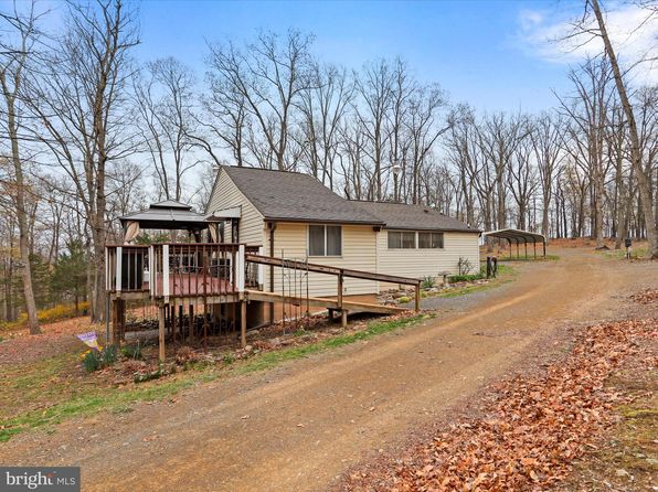 76 Schaeffer Hill Dr, Paw Paw, WV 25434
