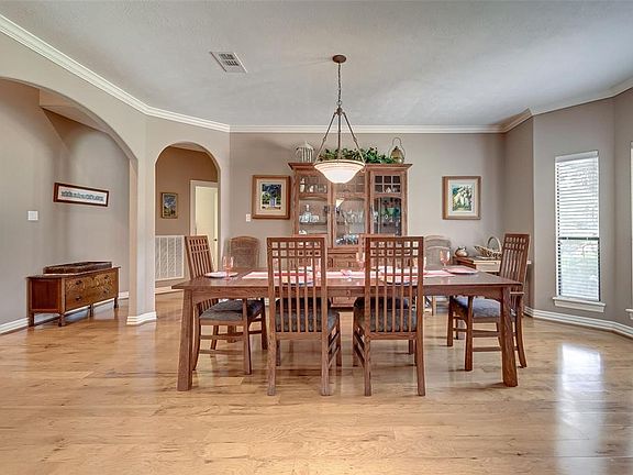 5th image of 180 Lyndsey Dr
