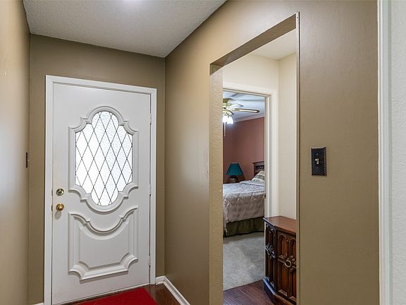 4th image of 801 Parsons Rd
