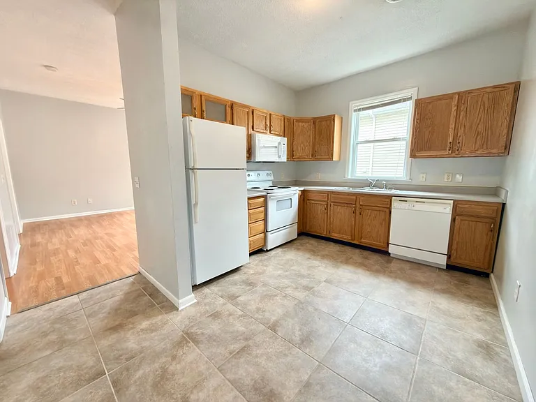 3254 Berwyn Pl — Photo 4