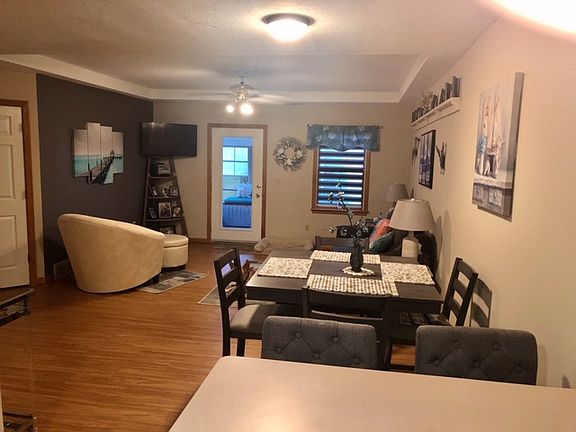 3323 dining/living room
