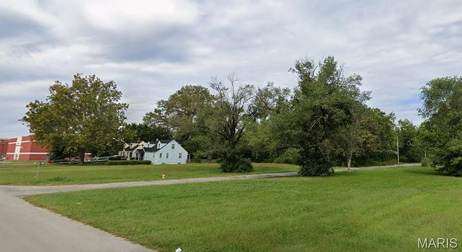 2nd image of 5701 N Park Dr