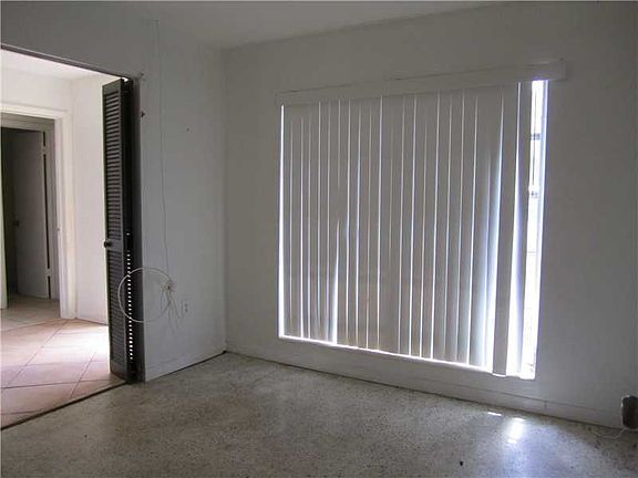 4th image of 1720 NW 1st Ave